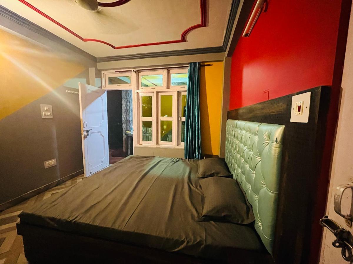 Shanti Cafe & Hostels Kasol Exteriör bild
