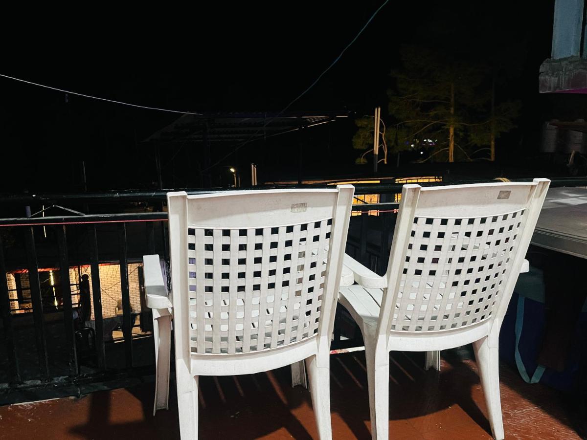Shanti Cafe & Hostels Kasol Exteriör bild