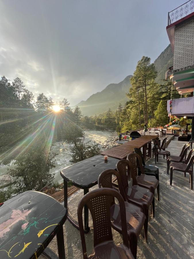 Shanti Cafe & Hostels Kasol Exteriör bild