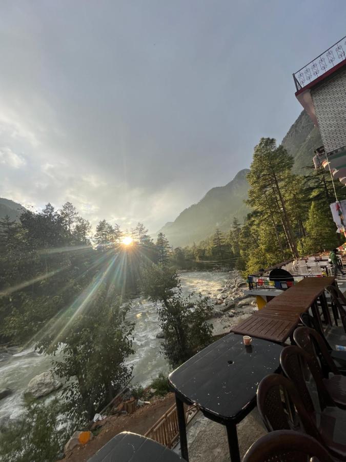 Shanti Cafe & Hostels Kasol Exteriör bild