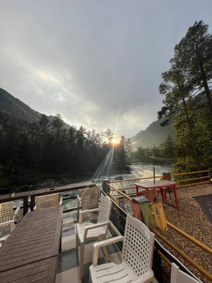 Shanti Cafe & Hostels Kasol Exteriör bild