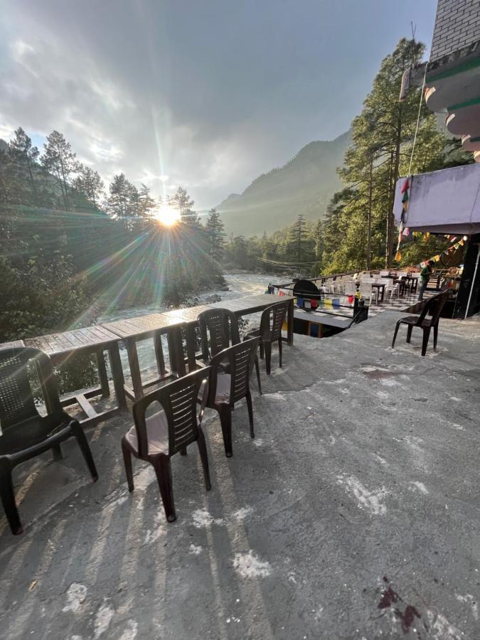 Shanti Cafe & Hostels Kasol Exteriör bild