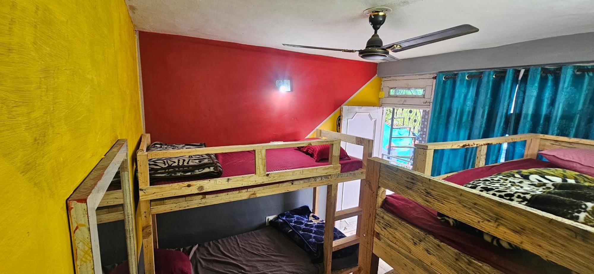 Shanti Cafe & Hostels Kasol Exteriör bild