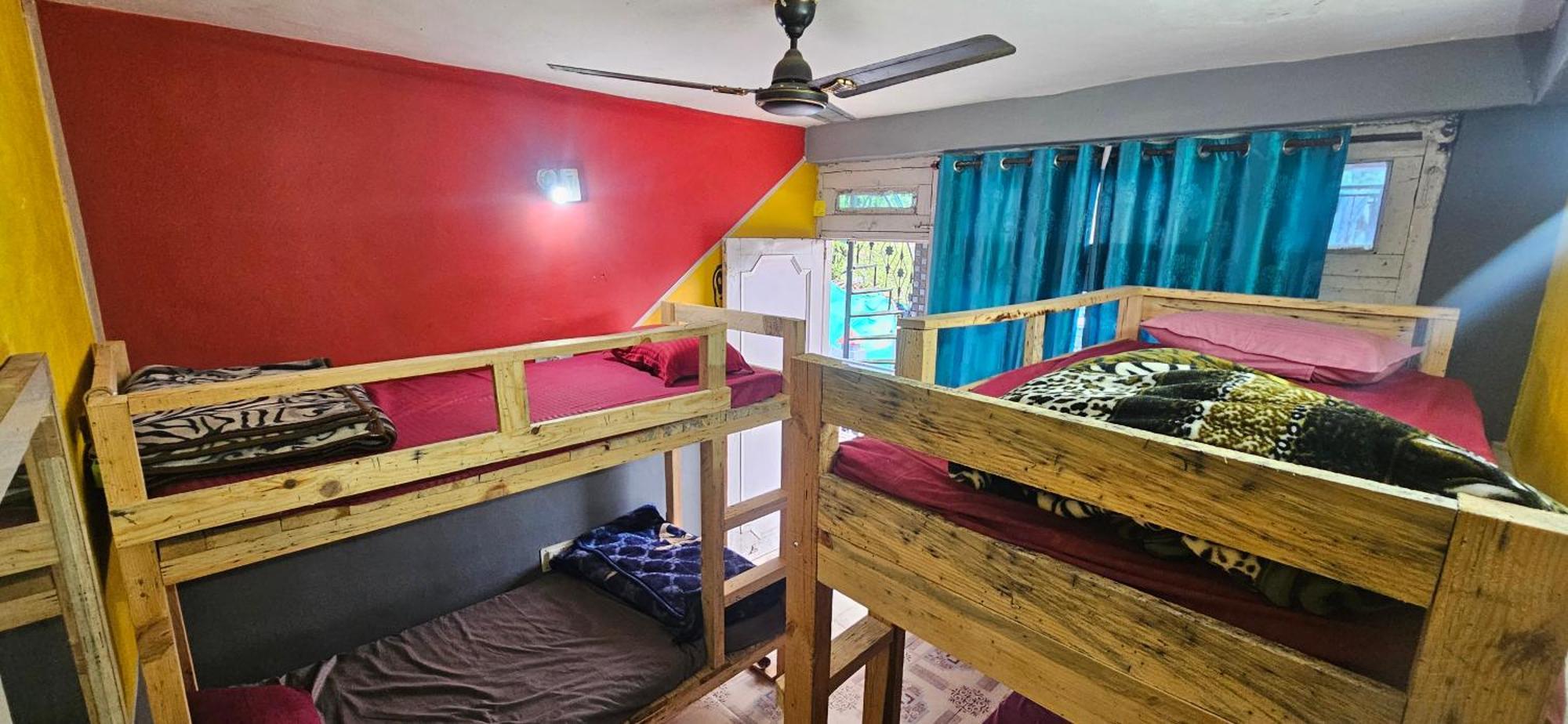 Shanti Cafe & Hostels Kasol Exteriör bild