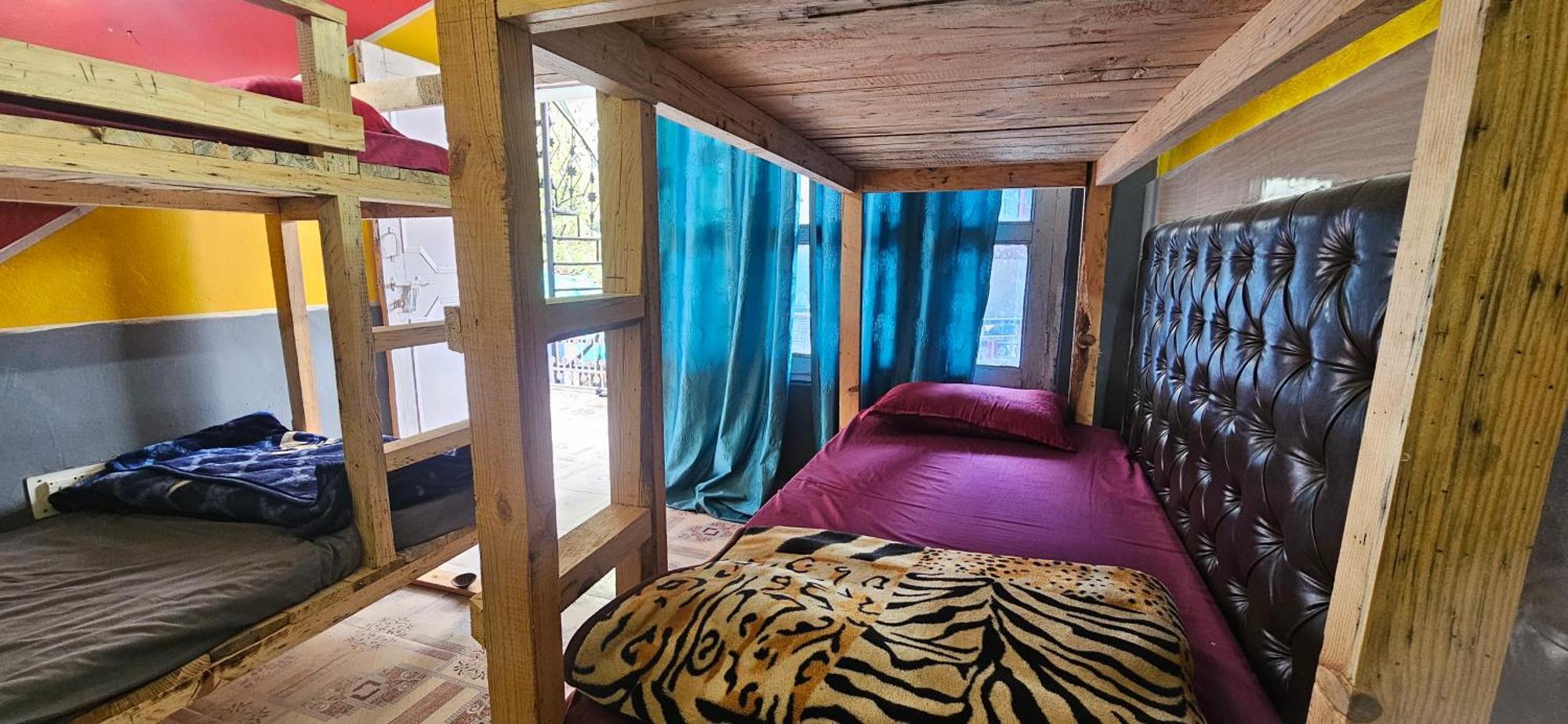 Shanti Cafe & Hostels Kasol Exteriör bild