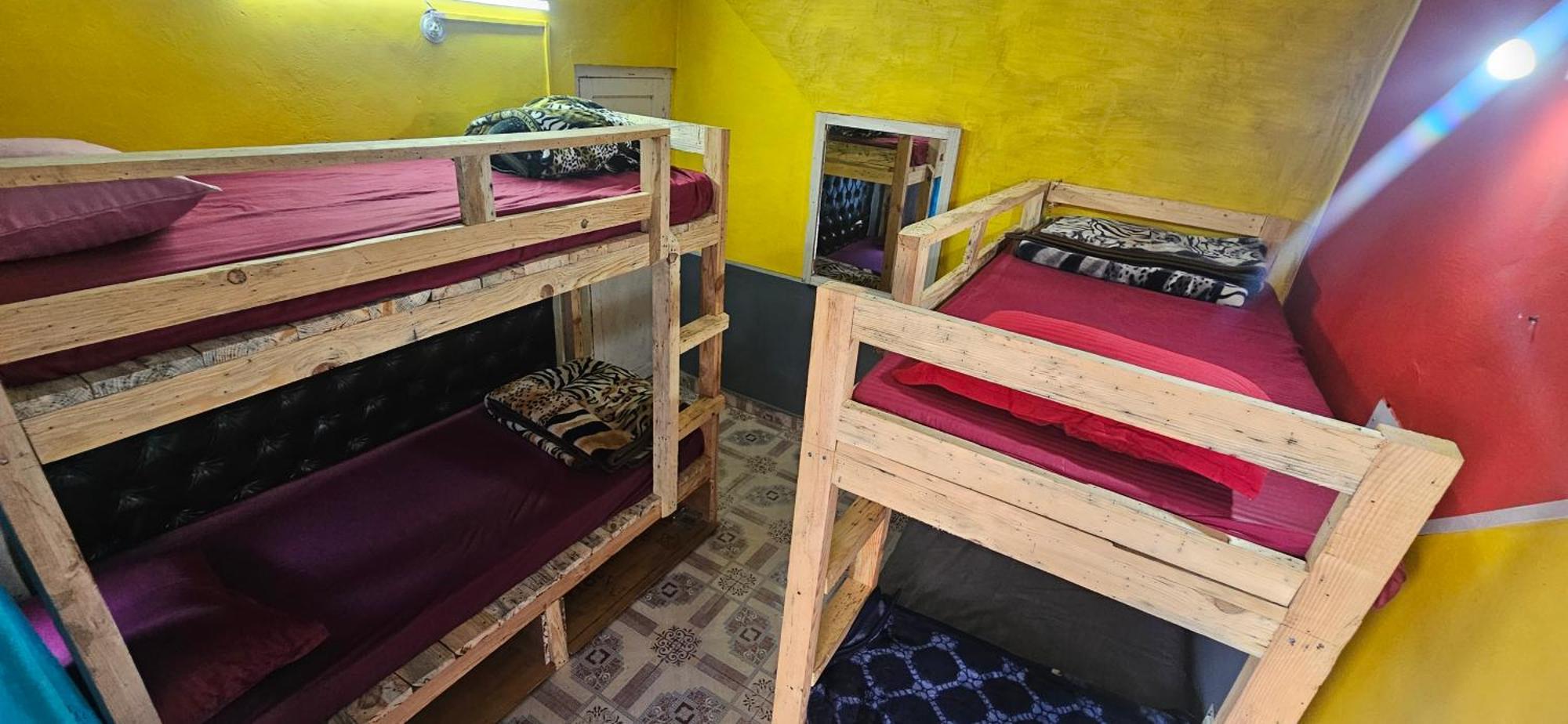 Shanti Cafe & Hostels Kasol Exteriör bild