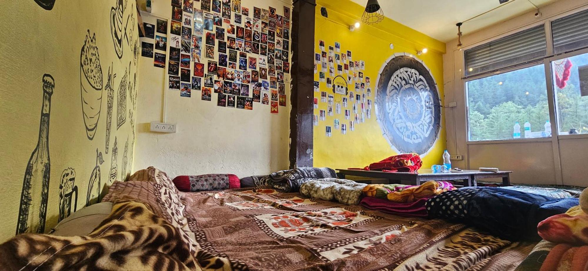 Shanti Cafe & Hostels Kasol Exteriör bild
